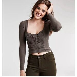 GUESS Womens Gray Ruched Crop
Long Sleeve Sweetheart Neckline Top XL